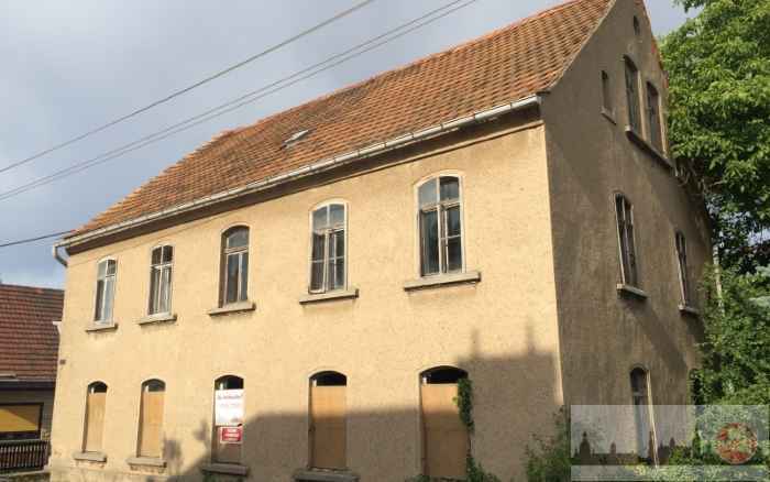 Sanierungsbedürftiges Wohnhaus